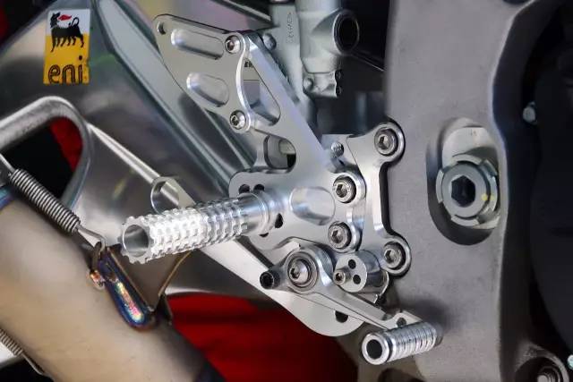 意大利limonta合作品牌,aprilia拉力摩托