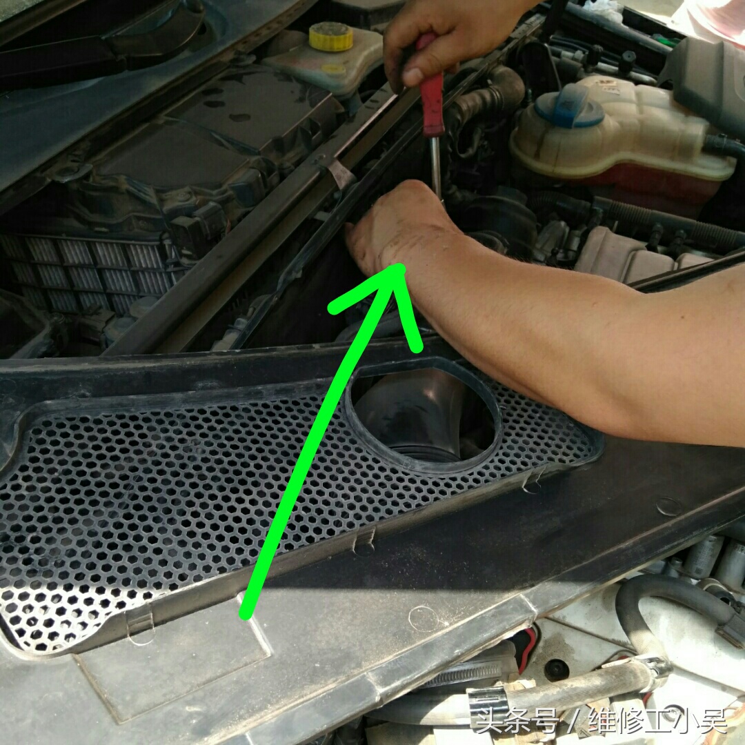 汽车刹车踏板突然踩着很费力,这让奥迪车主不敢再继续开车了!