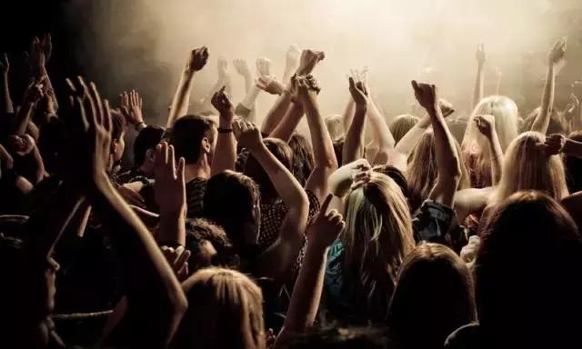 就发了一条Facebook，全国人民为她庆生