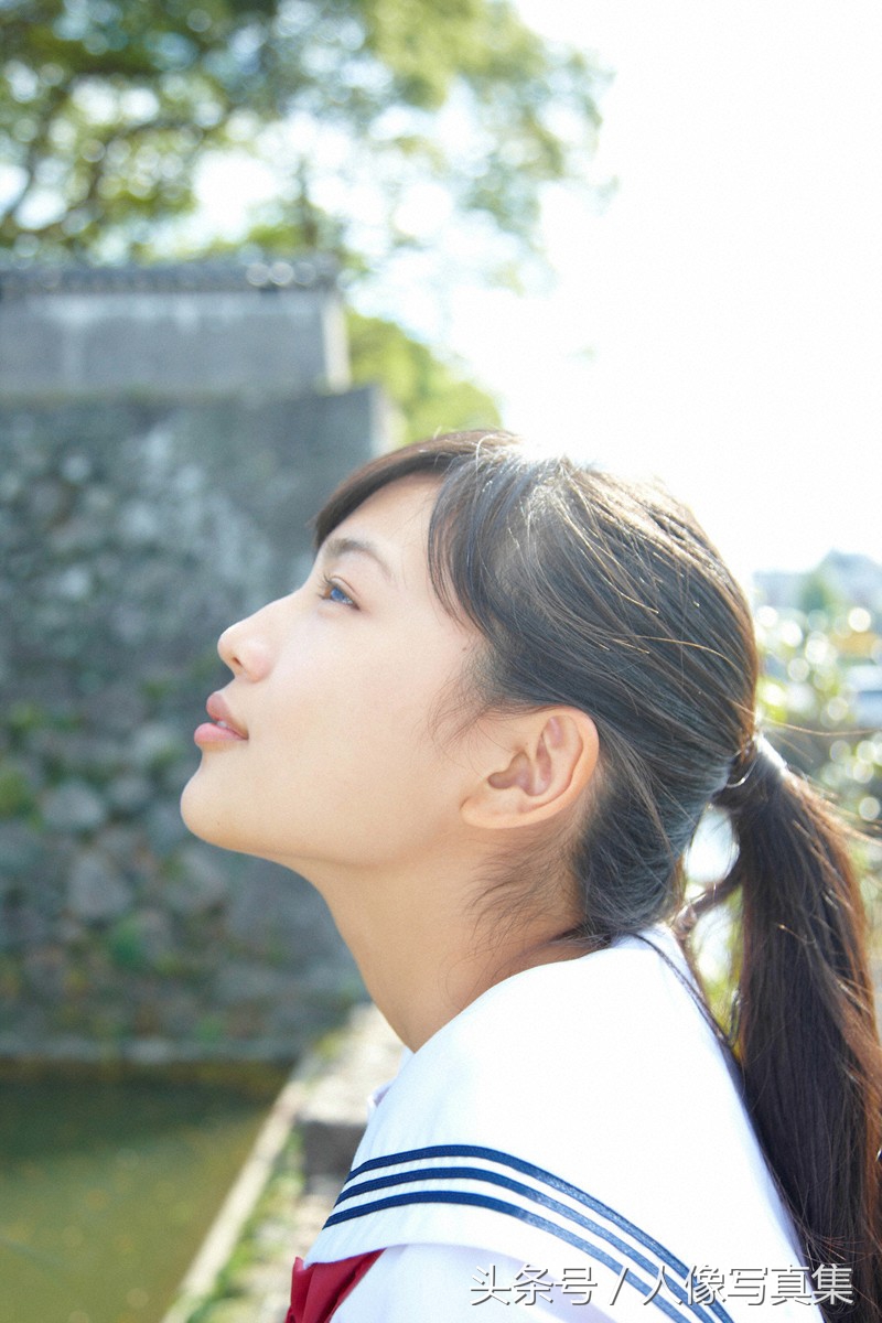 日本模特川口春奈的家中摄影人像写真集