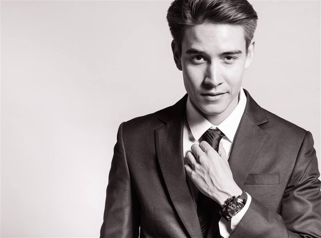 男士日常用发蜡好点还是发泥好点,男士发型用发蜡好还是发泥好