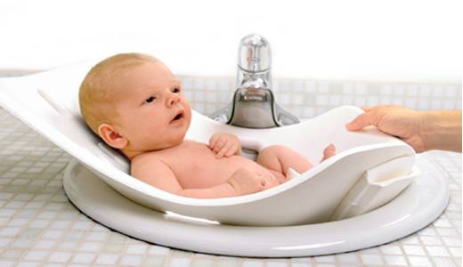 宝宝穿开裆裤方便大小便,宝宝学上厕所穿开裆裤好吗