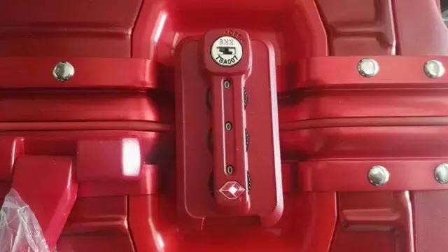 小黄人行李箱密码忘记了怎么开,omi行李箱密码忘记了怎么办