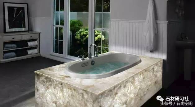 高新区室内装修材料案例分享,天然白水晶摆件家居装饰