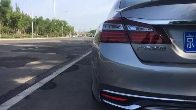 十代雅阁2.0t混动版试驾视频,混动雅阁爆发力