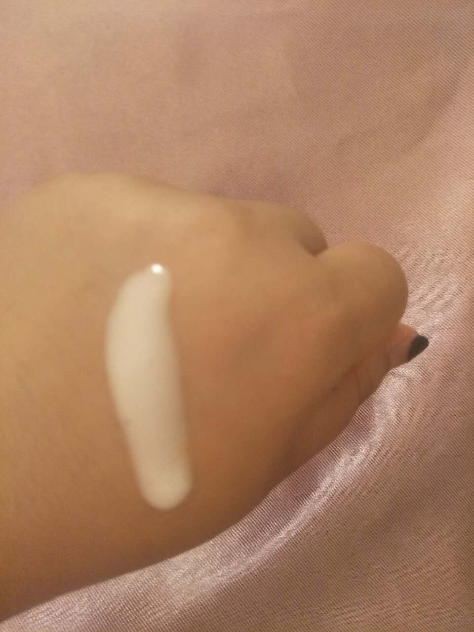 嫩白清爽身体乳,皮肤滑滑嫩嫩的身体乳