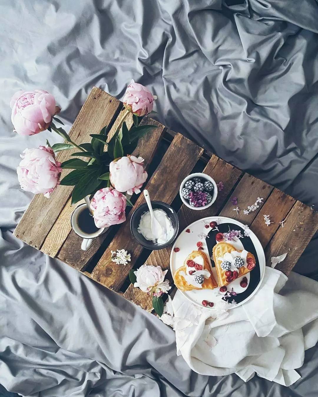 除了康乃馨还可以送母亲什么花,母亲节适合送妈妈的花康乃馨