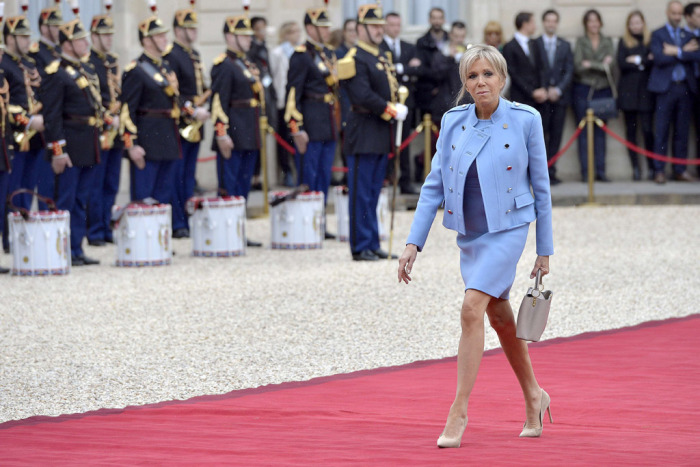 法国总统西装3千元第一夫人借LV套装穿,法国史上最省总统夫妻