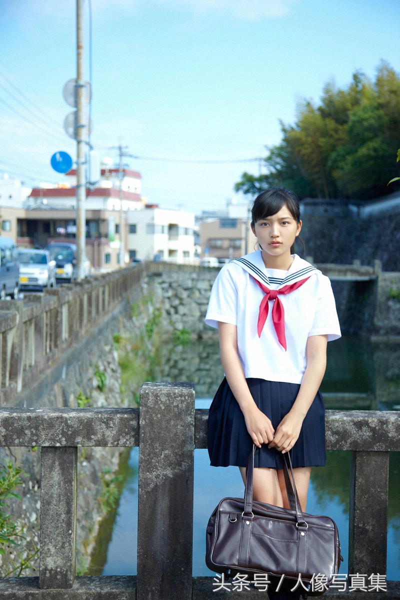 日本模特川口春奈的家中摄影人像写真集