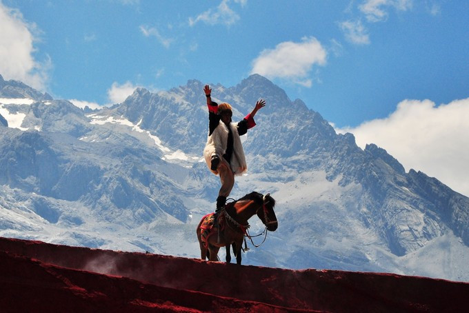 玉龙雪山纳西人心中的神山,玉龙雪山是当地纳西族的神山