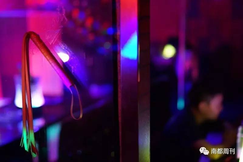 女同性恋酒吧的放纵与孤独