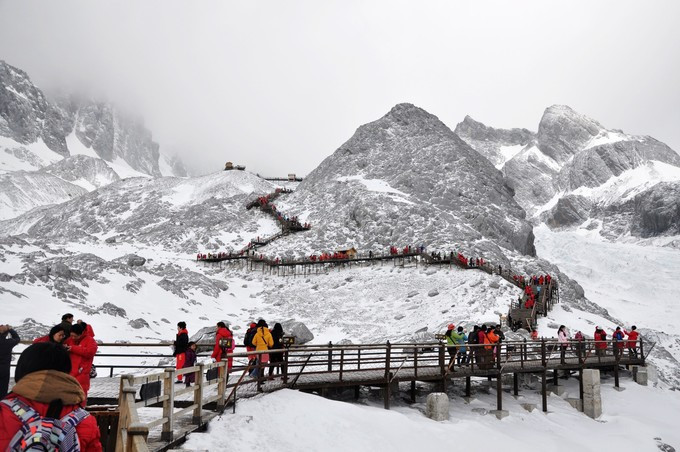 玉龙雪山纳西人心中的神山,玉龙雪山是当地纳西族的神山