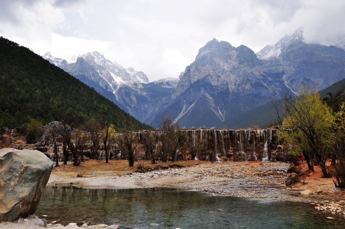 玉龙雪山纳西人心中的神山,玉龙雪山是当地纳西族的神山