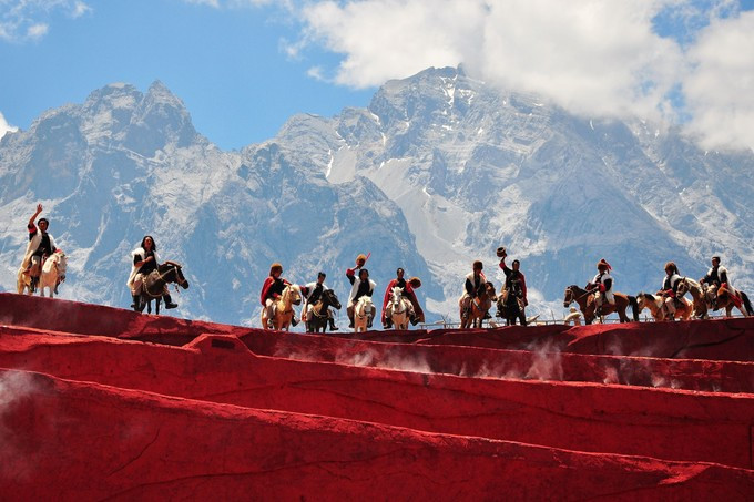 玉龙雪山纳西人心中的神山,玉龙雪山是当地纳西族的神山
