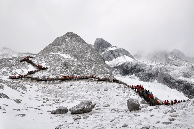 玉龙雪山纳西人心中的神山,玉龙雪山是当地纳西族的神山