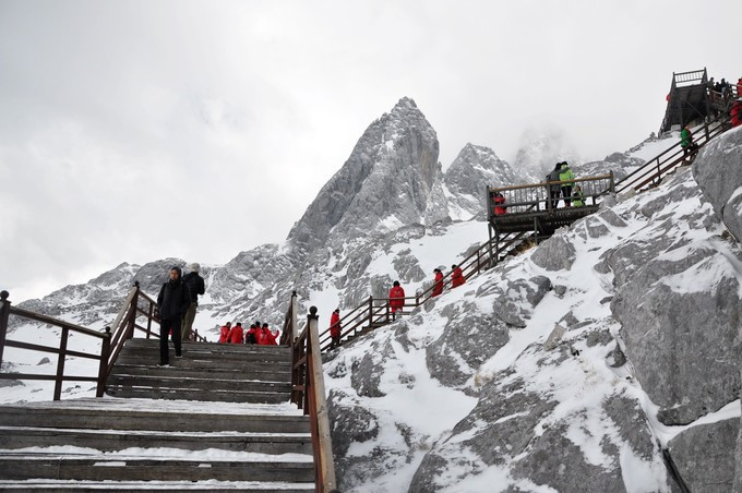 玉龙雪山纳西人心中的神山,玉龙雪山是当地纳西族的神山
