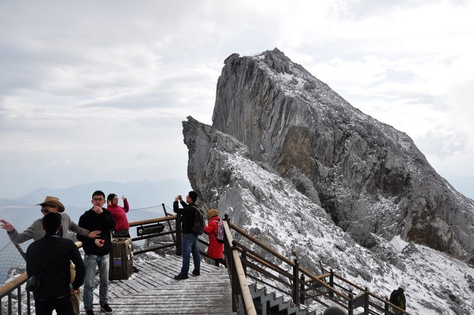 玉龙雪山纳西人心中的神山,玉龙雪山是当地纳西族的神山
