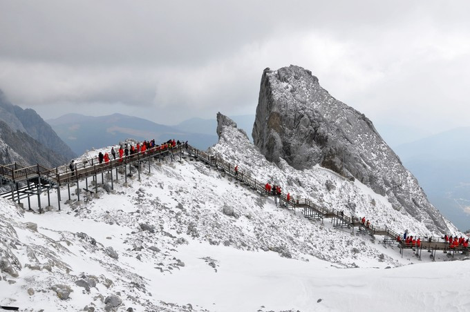 玉龙雪山纳西人心中的神山,玉龙雪山是当地纳西族的神山