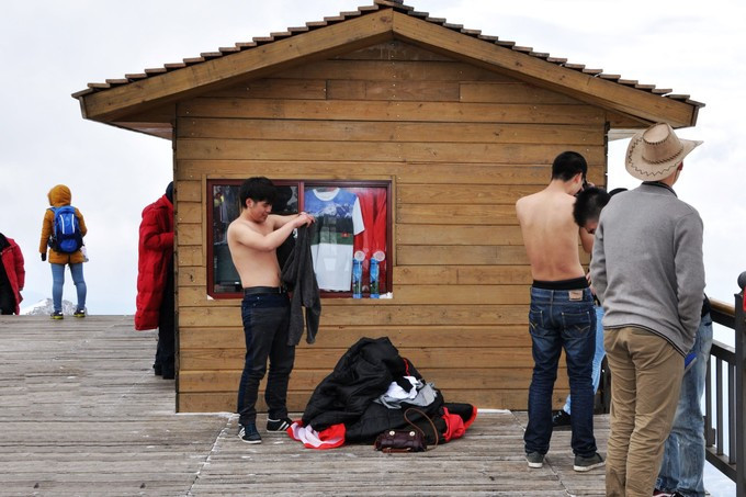 玉龙雪山纳西人心中的神山,玉龙雪山是当地纳西族的神山