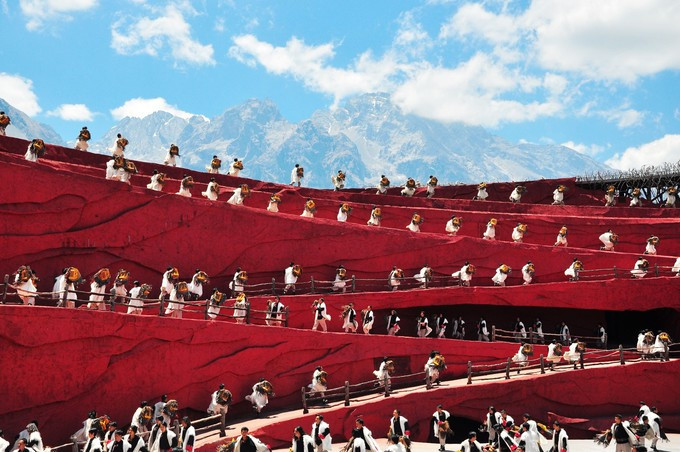 玉龙雪山纳西人心中的神山,玉龙雪山是当地纳西族的神山