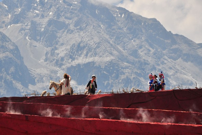 玉龙雪山纳西人心中的神山,玉龙雪山是当地纳西族的神山