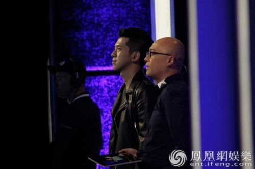 新版《非诚》扇形舞台变哑铃结构激发新鲜气场