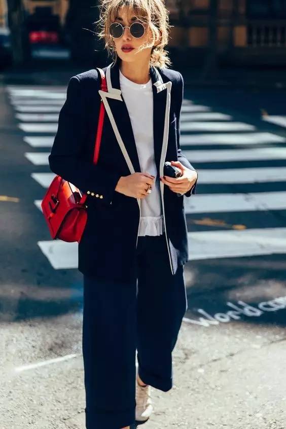 西装+T恤=时髦帅气又有女人味