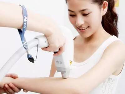 裙子怎样穿很酷,如何把裙子穿得好看