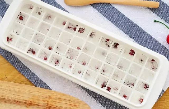 周末,宅在家里不如开始做冰棒吧!想吃什么口味自己选,这个夏天才不算浪费!