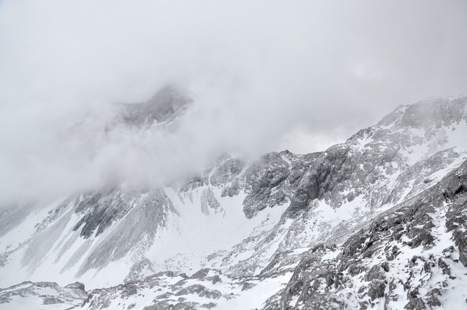 玉龙雪山纳西人心中的神山,玉龙雪山是当地纳西族的神山