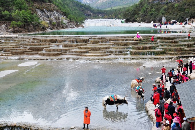 玉龙雪山纳西人心中的神山,玉龙雪山是当地纳西族的神山