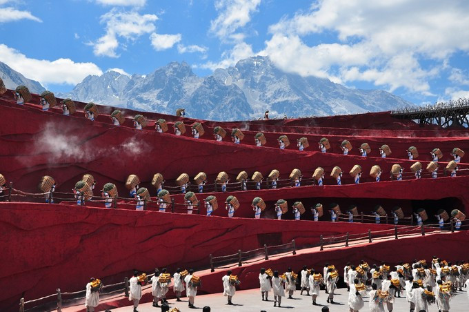玉龙雪山纳西人心中的神山,玉龙雪山是当地纳西族的神山