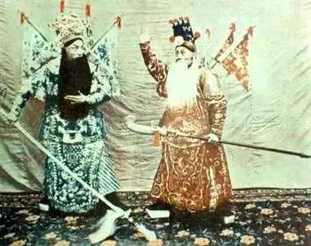 他是伶界大王，慈禧宠儿，梁启超盛赞“声名廿纪轰如雷”，还是我国第一位电影明星……