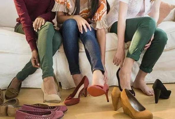 衢州剁手*党**们的购物狂欢节来了！低至1折！更多惊喜等你来发现！