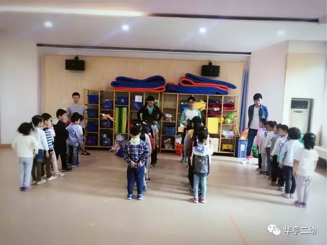 「创全进行时」华亭二幼的足球宝贝“嗨”起来~