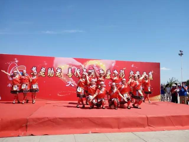 演出现场视频载歌载舞感恩母亲节,载歌载舞弘扬孝亲敬老美德