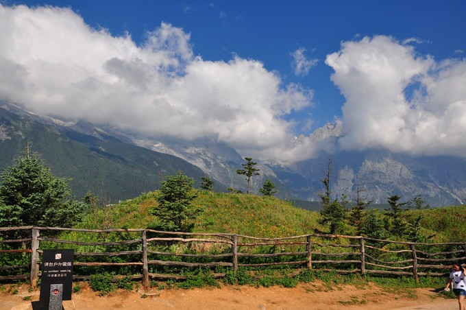 玉龙雪山纳西人心中的神山,玉龙雪山是当地纳西族的神山