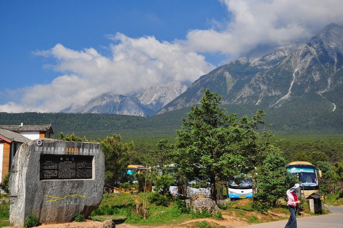 玉龙雪山纳西人心中的神山,玉龙雪山是当地纳西族的神山