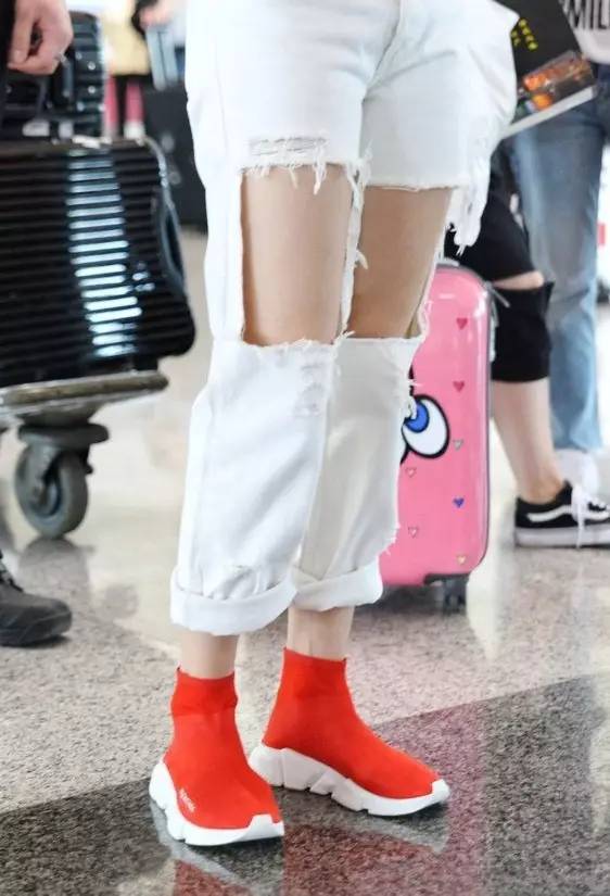 上周机场平分秋色｜求求带货的女大王让群众们眼前一亮吧！