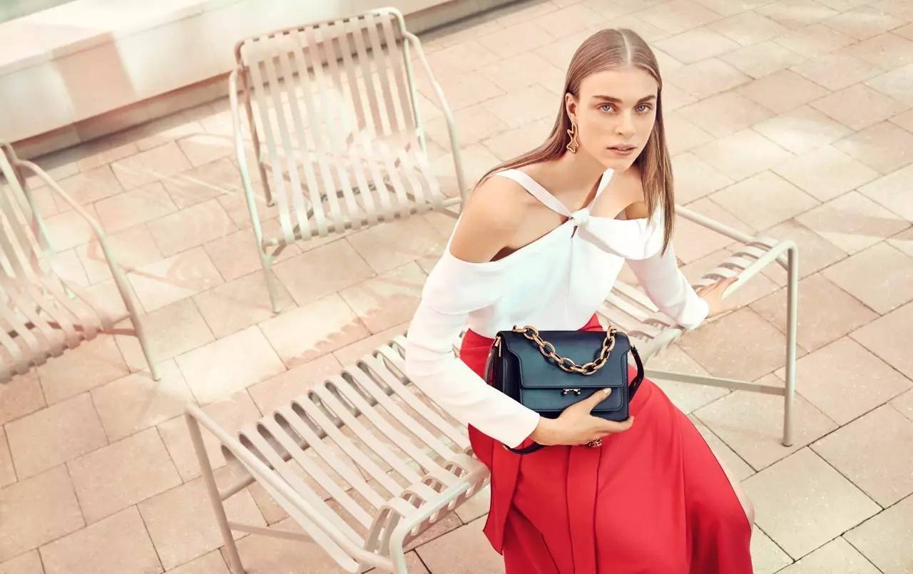 上周机场平分秋色｜求求带货的女大王让群众们眼前一亮吧！