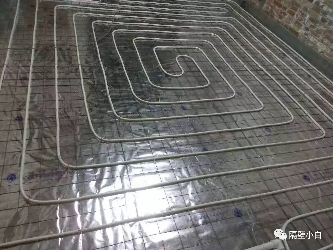 地暖管跟白塑料管怎样辨别,地暖管是pvc管吗