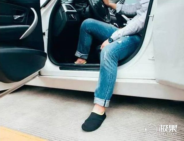 踩水速干跑步鞋,耐克阿迪高帮袜子鞋推荐