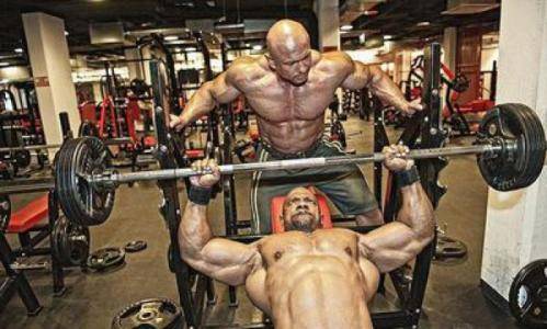 8种锻炼下胸肌的训练方法,为何你的胸肌很发达但是动不了