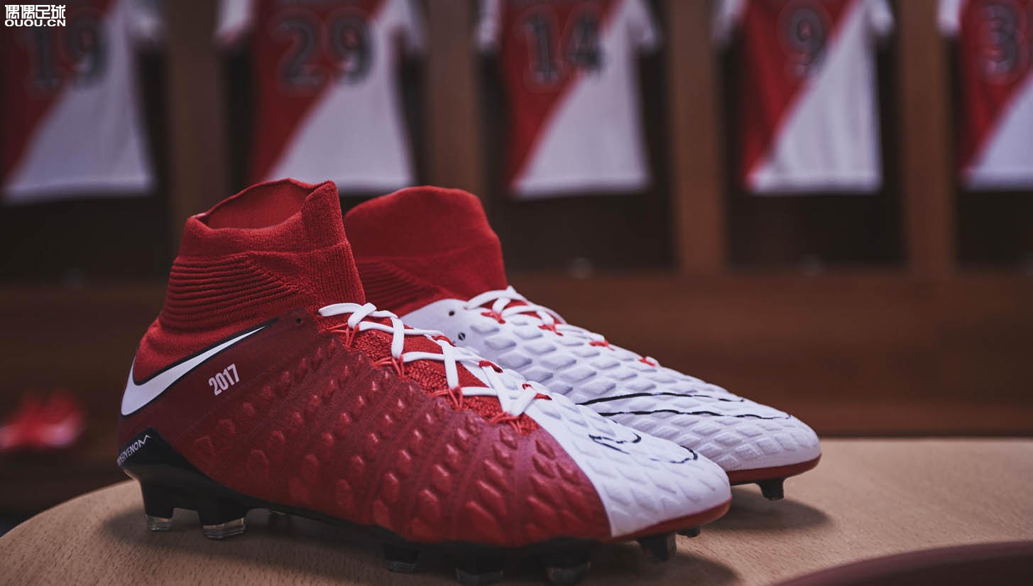 耐克历史最强足球鞋,耐克世界杯定制足球鞋