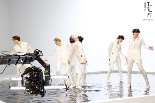 「VIXX」「盘点」170517名!不!虚!传!美丽温暖且神秘莫测的《桃源境》MV拍摄现场