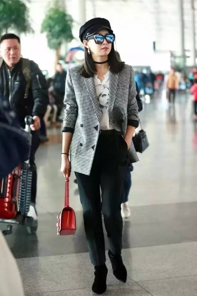 西装+T恤=时髦帅气又有女人味