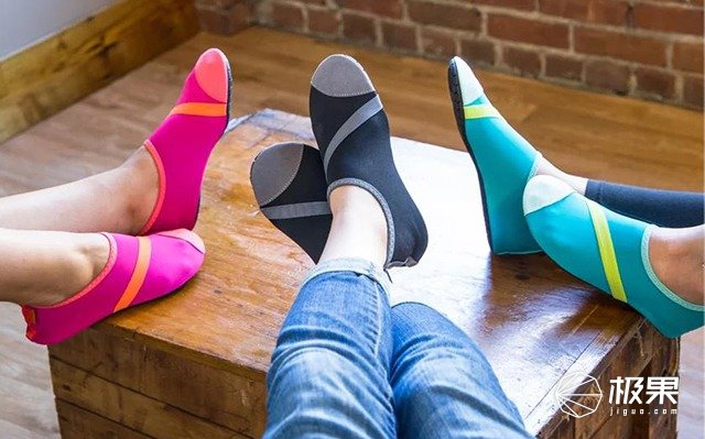 踩水速干跑步鞋,耐克阿迪高帮袜子鞋推荐