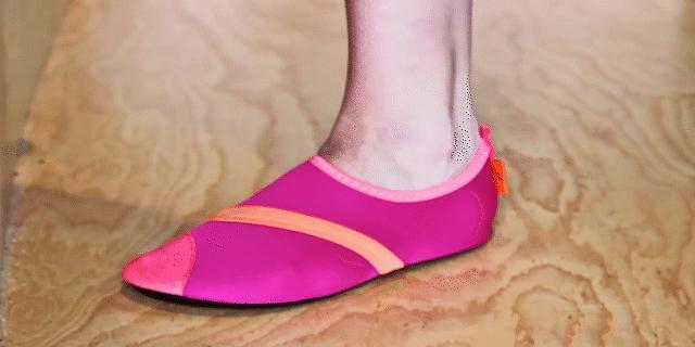 踩水速干跑步鞋,耐克阿迪高帮袜子鞋推荐