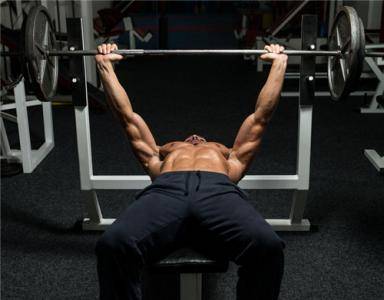 8种锻炼下胸肌的训练方法,为何你的胸肌很发达但是动不了