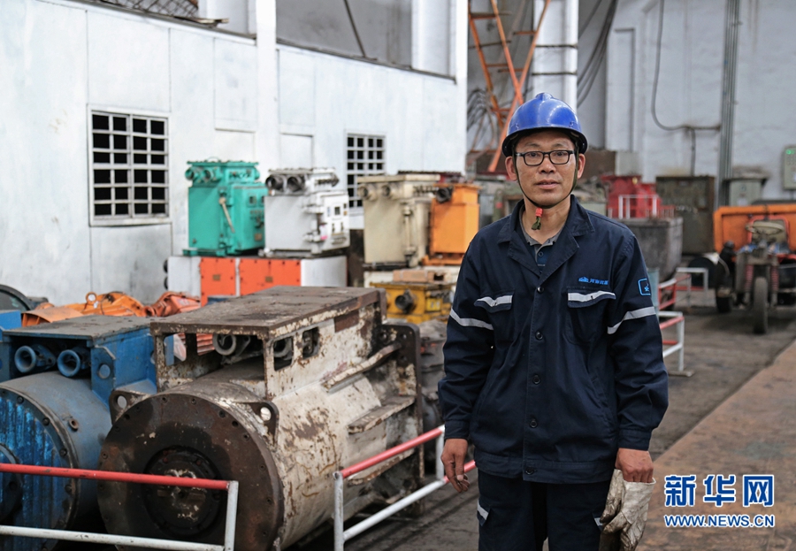 罗永福：在通电灯泡上切割铁丝的煤炭技能大师